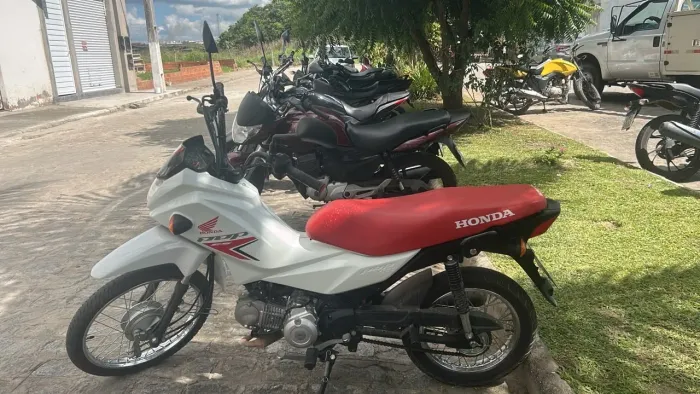 Pop 110 conservadíssima nova