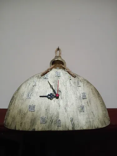Relógio decorativo rustico feito com enxada