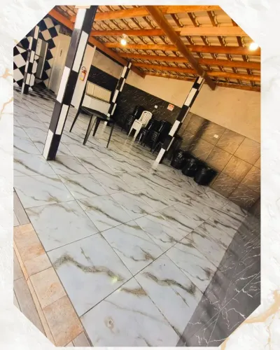 Salão de festas com piscina aquecida