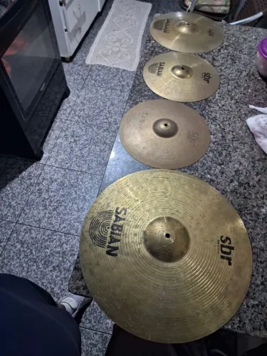 Pratos para bateria, contra baixo e violao