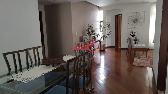 Apartamento de quatro quartos, centro de Viçosa MG