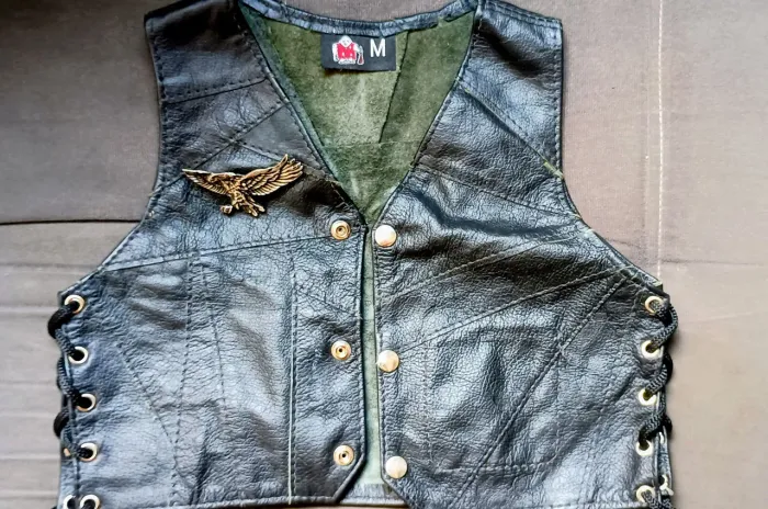colete de couro preto estilo motoqueiro infantil