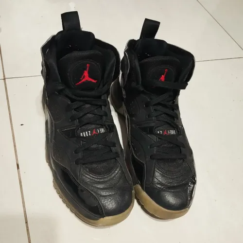 Tênis Jordan Junpman Two
