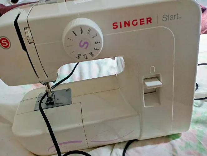 Vende-se máquina de costura Singer pouquíssimo uso