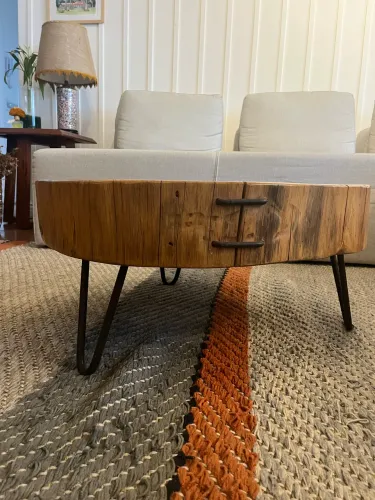 Mesa de centro em madeira e ferro (Diâmetro de 70cm e altura de 31cm)