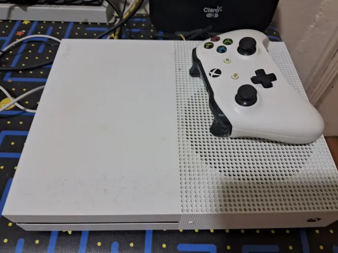 Xbox One S com 2 jogos