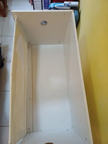 Mini berço escrivaninha MDF usado,  bom estado, com tela em uma das laterais.
