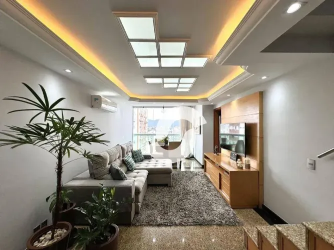 Cobertura em Icaraí com vista livre pra Bahia de Guanabara - 230m2 - 3 qtos - por R$ 2.500