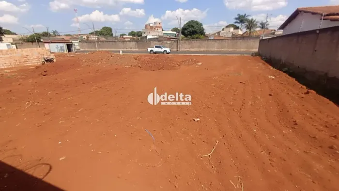 Área disponível para venda no bairro Santa Mônica em Uberlândia-MG