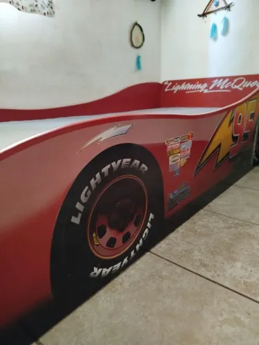 Vendo cama solteiro McQueen