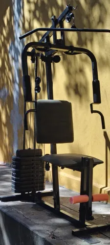 Vende se essa ótima Estação de Musculação