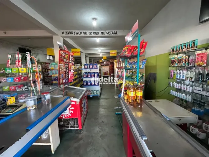 Casa comercial disponível para locação no bairro Jardim Prosperidade em Uberlândia-MG