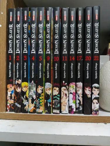 ? Mangás Demon Slayer - Kimetsu no Yaiba | Coleção com 12 volumes