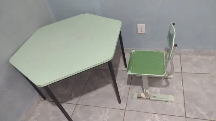 Mesinhas e cadeiras para creche/escola