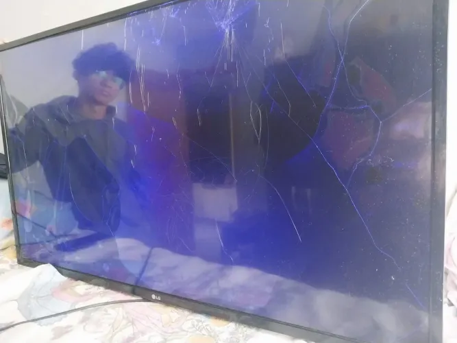Televisão LG para retirada de peças