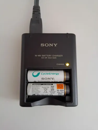 Carregador de Pilha Original Sony (AA e AAA) 1.4V 400mA ou 160mAh