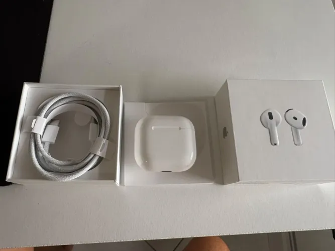 AIRPODS 4