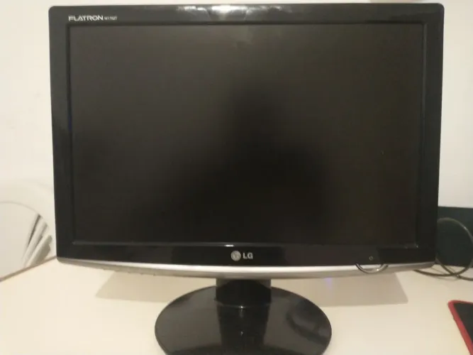 Monitor 19 polegadas e Mousepad rgb
