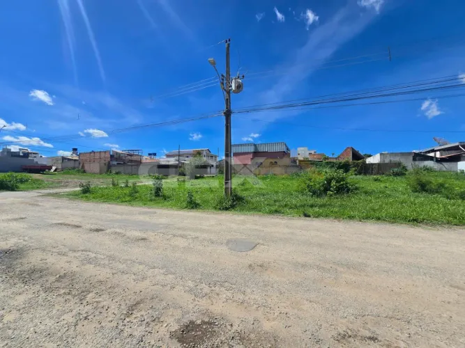 Terreno à Venda no Bairro São Roque em Divinópolis MG.