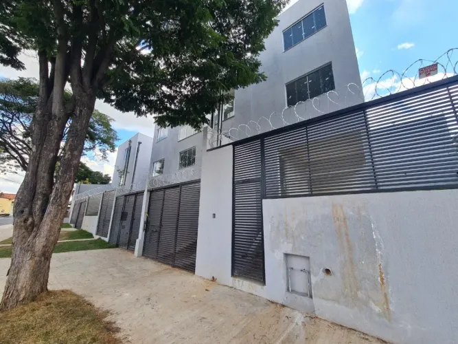 Casa Independente de 2 qtos em ótima localização no B. Céu Azul