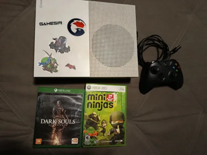 Xbox one s 1Tb +controle com defeito +2 jogos