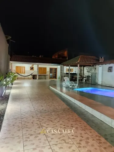 Casa a venda arejada com piscina
