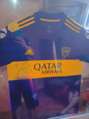 Camisa do boca júnior oficial do Carlitos Tevez assinado pelo jogar no quadro com