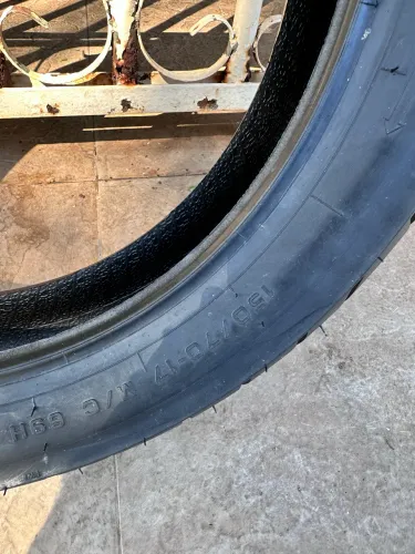 Pneu pirelli para moto