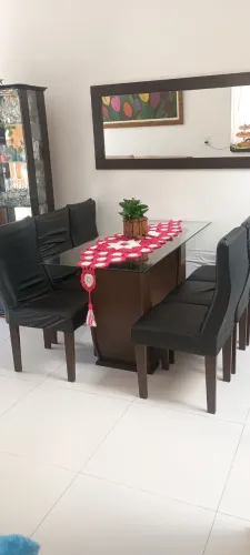 Mesa de jantar 6 cadeiras impecáveis