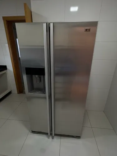 Geladeira Side by Side LG Inox com Dispenser de Água e Gelo