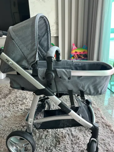 Carrinho Bebê com bebê conforto, moises e 2 bases isofix