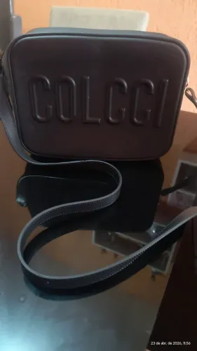 Bolsa Colcci transversal emborrachada original 