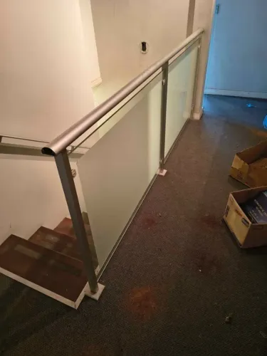Vendo guarda corpo de alumínio e vidro