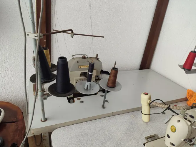 Máquina interloque singer