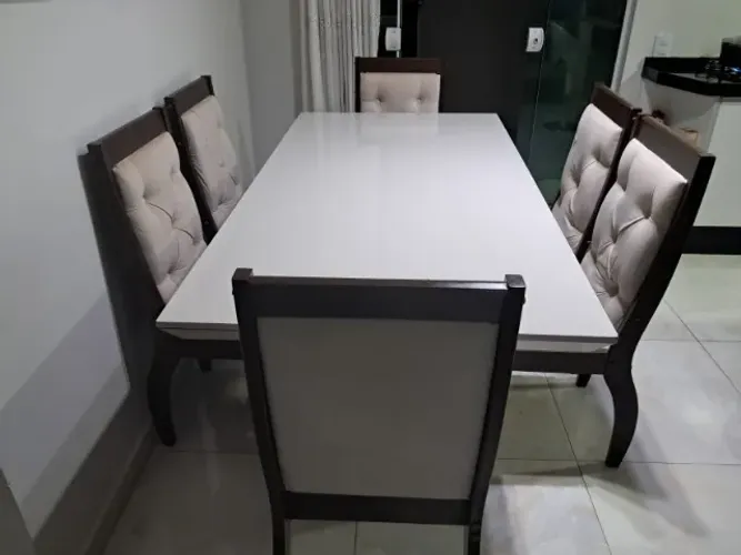 Mesa de jantar com 6 cadeiras