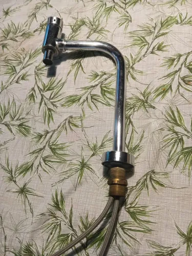 Torneira quente e fria