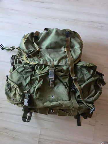 Mochila militar U.S GC (grande capacidade) com alça U.S e bolsos estendidos