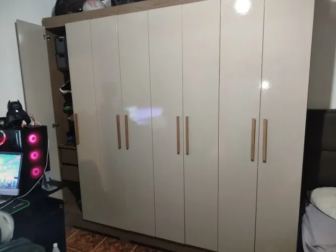 Guarda-Roupa Bartira Porto 8 Portas e 4 Gavetas - Excelente Estado