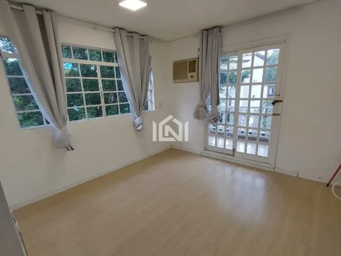 Sala comercial para locação na Granja Viana