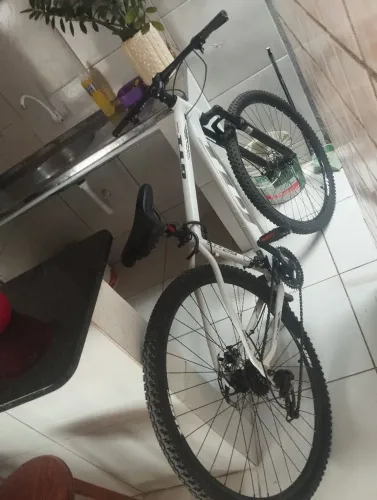Bicicleta GTI branca