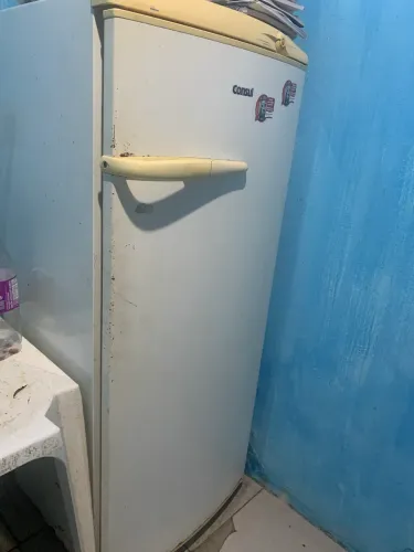 VENDO GELADEIRA TODA OK