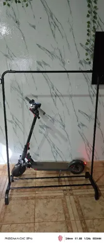 Patinete elétrico Amortecedor Dianteiro instalado