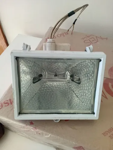 REFLETOR COM LÂMPADA