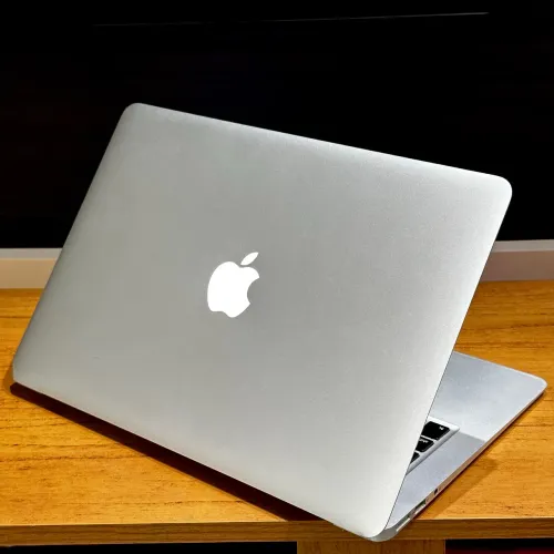 MacBook Air - Core i5 - 8GB RAM - SSD M2