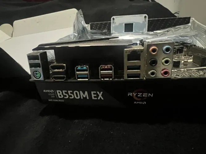 Placa mãe B550m EX e kit memória DDR 4