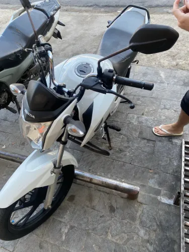 Moto impecável. Toda original só transferir