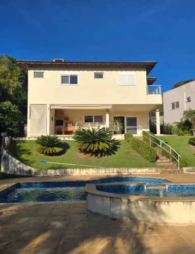 SOBRADO COM 4 QUARTOS, PISCINA E ESPAÇO GOURMET NO CONDOMÍNIO SERRA DA ESTRELA!