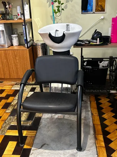 Lavatório e cadeira de salão de beleza