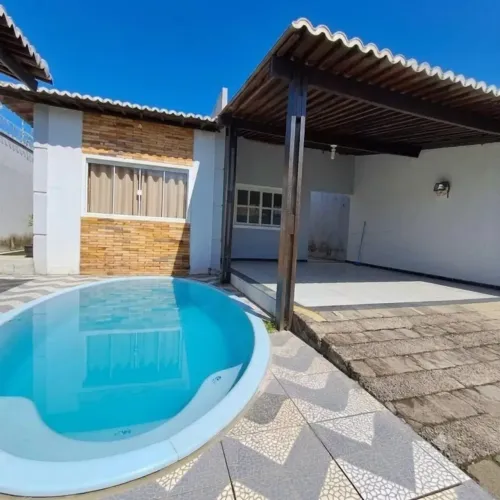 CASA COM 3 QUARTOS, PISCINA E CHURRASQUEIRA