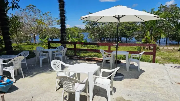 Hotel 250 x2.000 com 3 casa com 8 sts Rio Preto da Eva  1.299.001